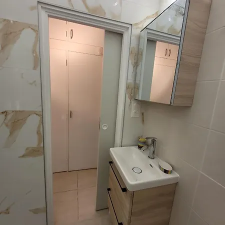 3cpf29 Avec Jardinet Et Parking, Proche Centre-ville Apartment *