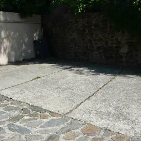 3cpf29 Avec Jardinet Et Parking, Proche Centre-ville